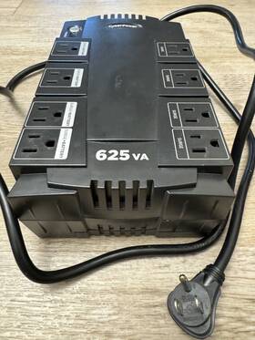 Cyberpower Cst625g 8 Outlet Backup Battery Surge Protector Ups System - Read All