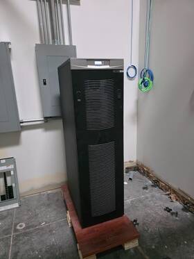 Eaton 9355-30kva 9355-30 30kva 3 Phase 208v Ups. Used In Working Condition