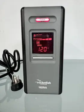 1025va Rocketfish 8-outlet Battery Backup With Surge Protector Lcd Tested Great